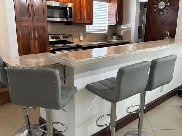 Villa for rent in Hallandale