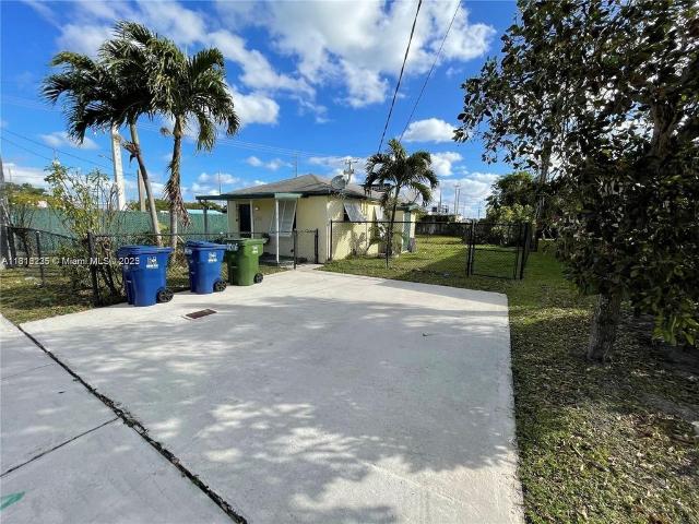 Villa for rent in Hallandale