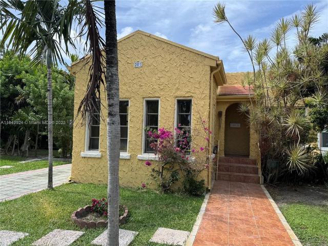 Villa for rent in Hallandale