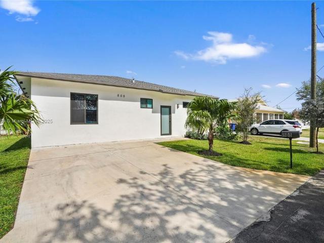 Villa for rent in Hallandale