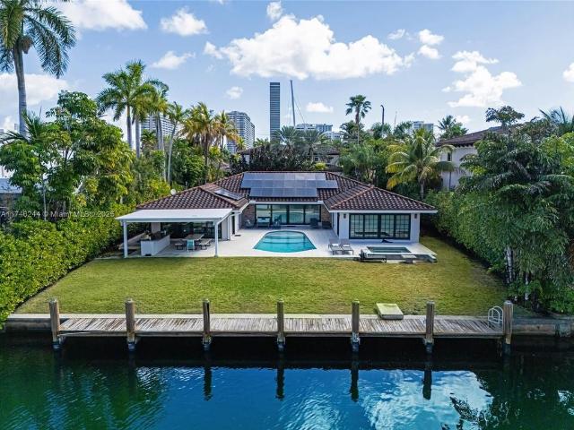 Villa for rent in Hallandale