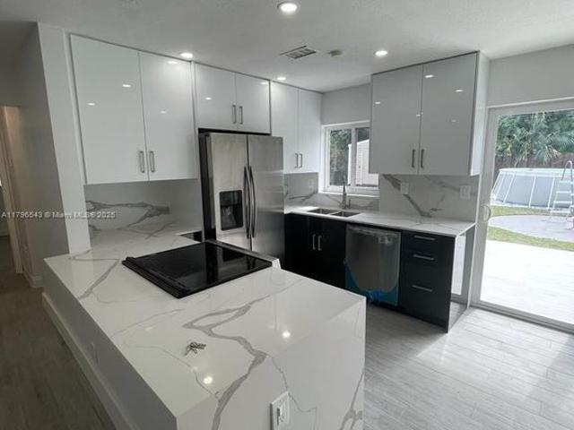 Villa for rent in Hallandale