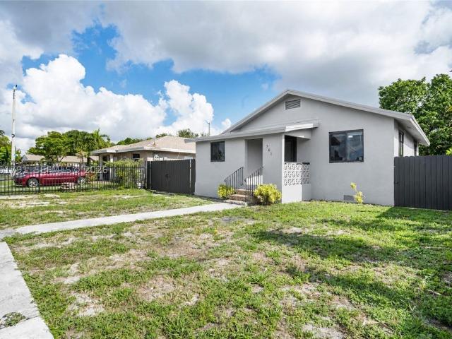 Detached House for rent in North Miami, Florida