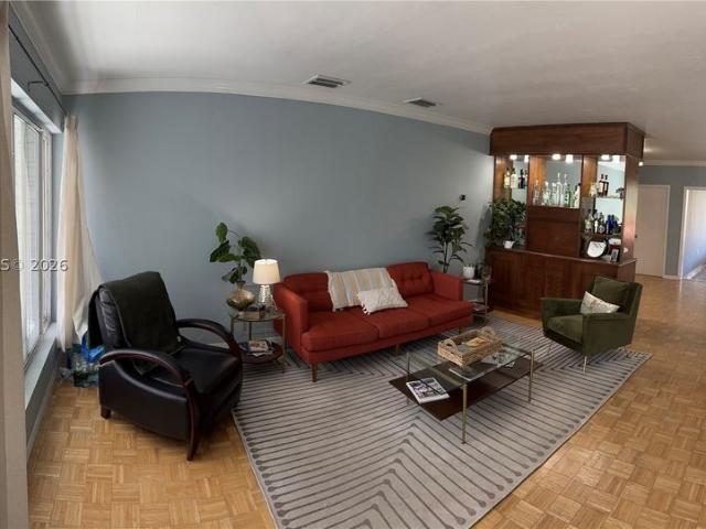 Detached House for rent in Surfside, Florida