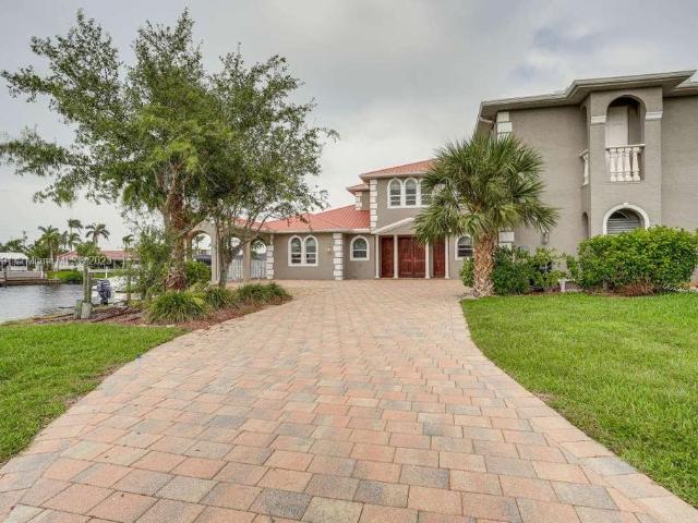 Villa for sale in Cape Coral