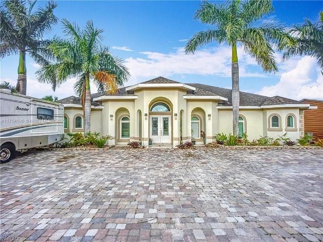 Villa for sale in Labelle