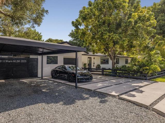Villa for sale in Miami