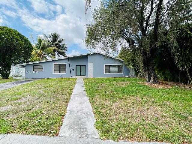 Villa for sale in North Miami Beach