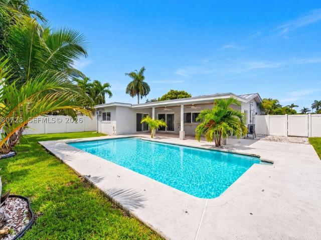 Detached House for sale in Oakland Park, Florida