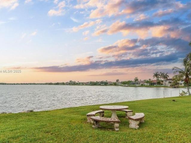 Villa for sale in Pembroke Pines