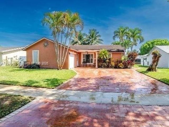 Villa for sale in Pembroke Pines