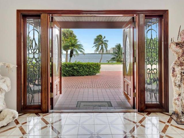 Villa for sale in Riviera Beach Villa for sale in Riviera Beach
