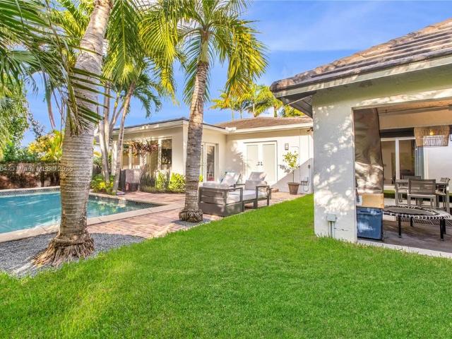 Villa for sale in Surfside