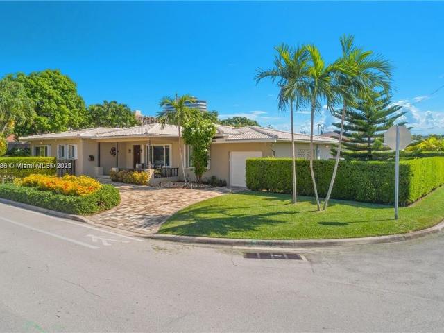 Villa for sale in Surfside