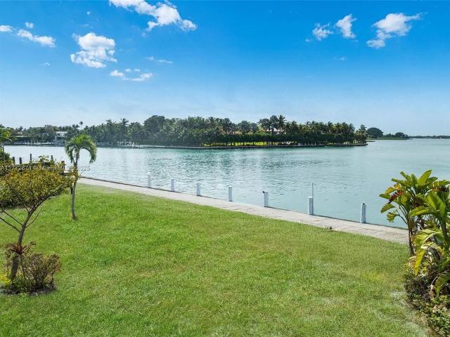 Villa for sale in Surfside