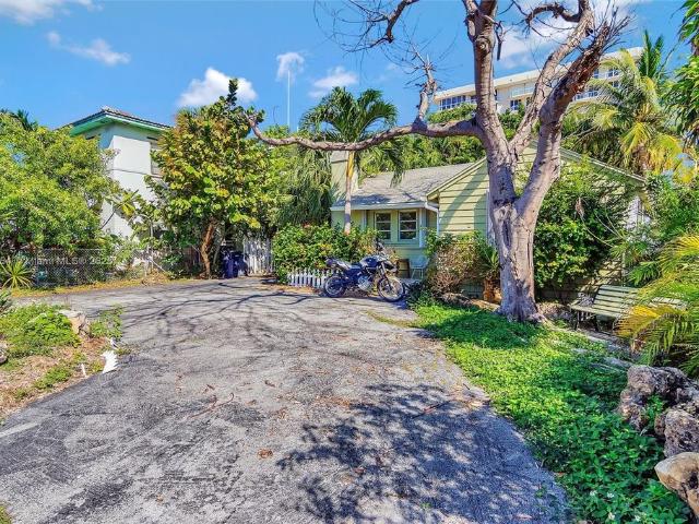 Villa for sale in Surfside