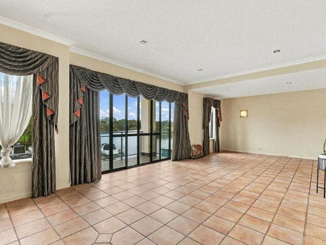 Townhouse for rent in Ascot, City of Belmont