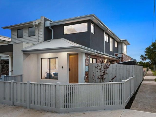 House for sale in Altona