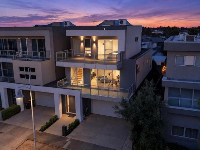 House for sale in Caroline Springs, Melbourne