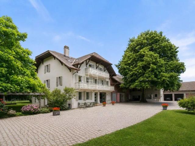 Haus kaufen in Givrins, District de Nyon