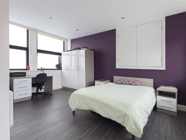 Studio for rent in Huddersfield, Kirklees