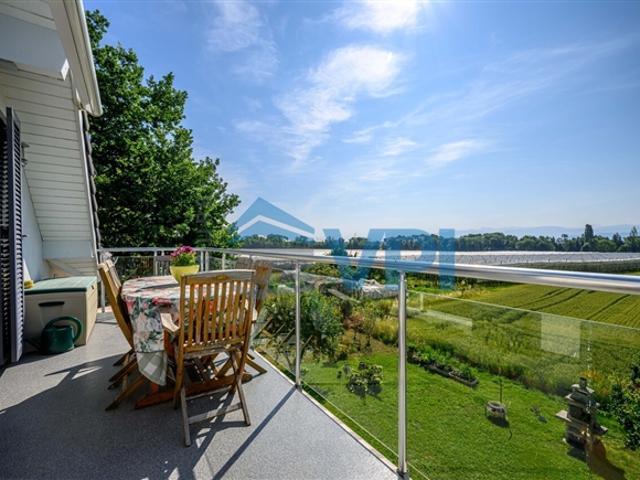 Wohnung kaufen in Eysins, Waadt