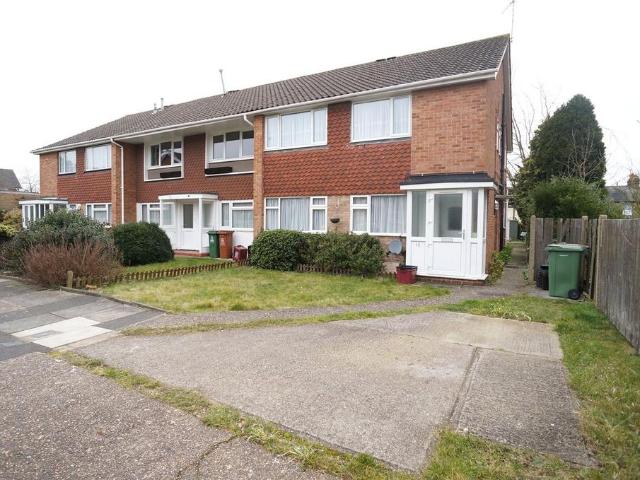 Apartment for rent in Longlands, Greater London