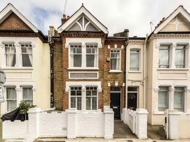 House for rent in Earlsfield, Greater London