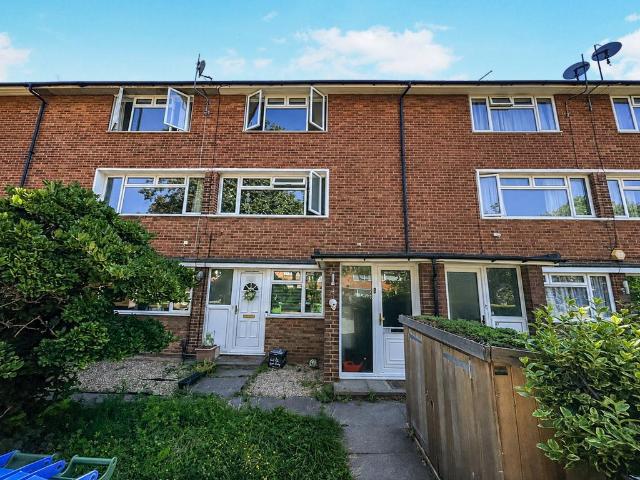 Apartment for rent in Horn Park, Greater London