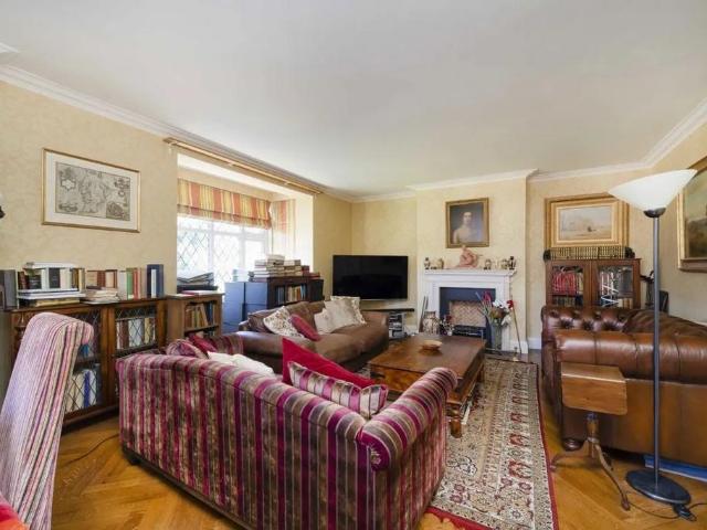 House for rent in Golders Green, Greater London