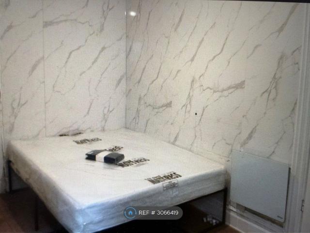 Studio for rent in Bury Park, Luton