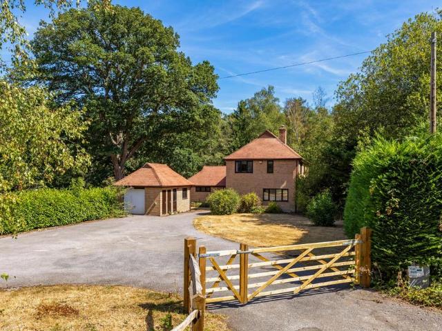 House for rent in Row Town, Surrey