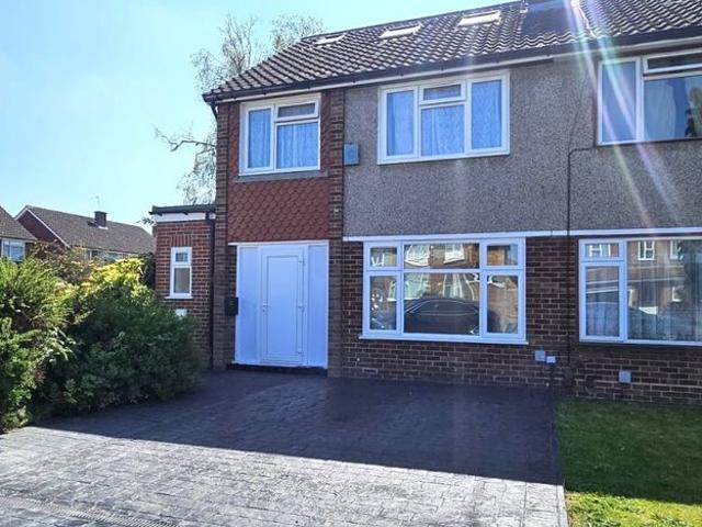 House for rent in Chattern Hill, Lower Halliford