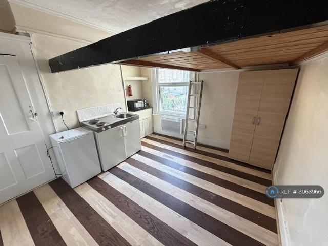 Apartment for rent in Abbeville Village, Greater London