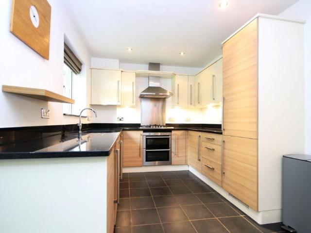 House for rent in Pachesham Park, Surrey