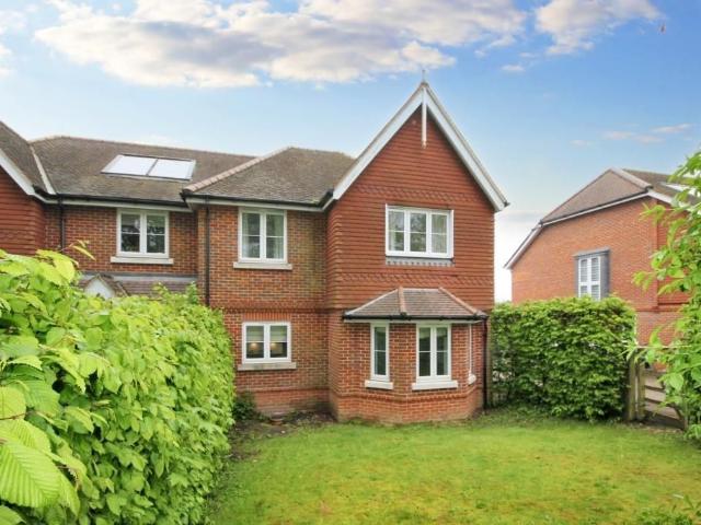 House for rent in Pachesham Park, Surrey