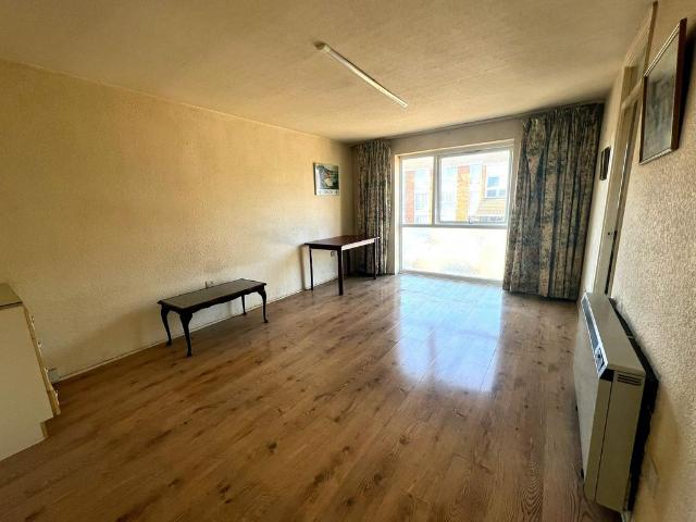 Apartment for rent in Newbury Park, Greater London