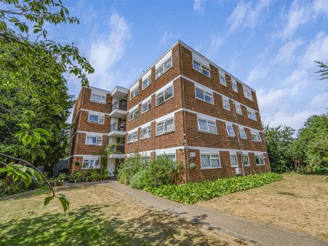 Studio for rent in Woodford, Greater London