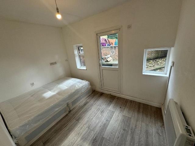 Room for rent in Alperton, Greater London