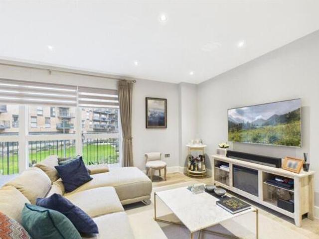 House for sale in Cat Hill, Greater London