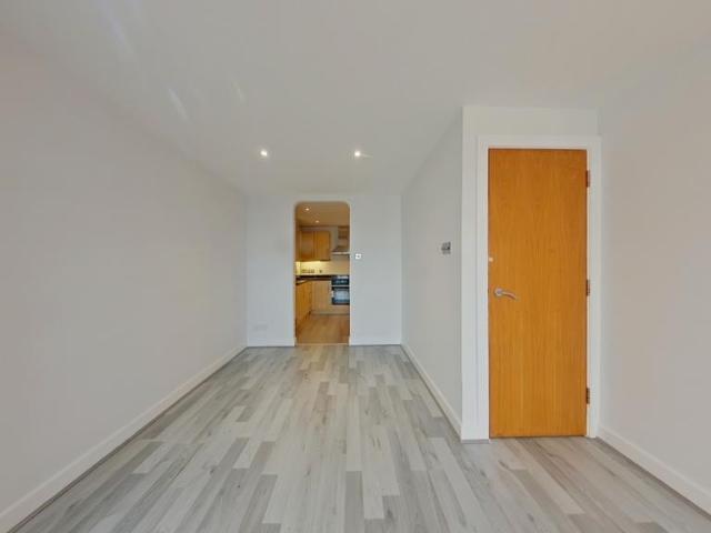 Apartment for rent in Wealdstone, Greater London