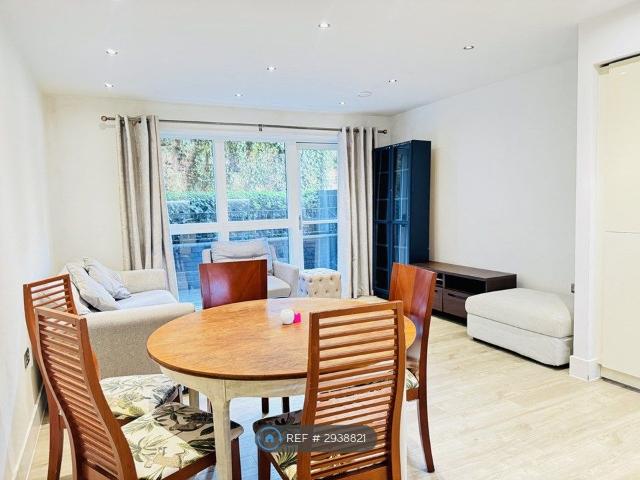 Apartment for rent in Kenton, Greater London