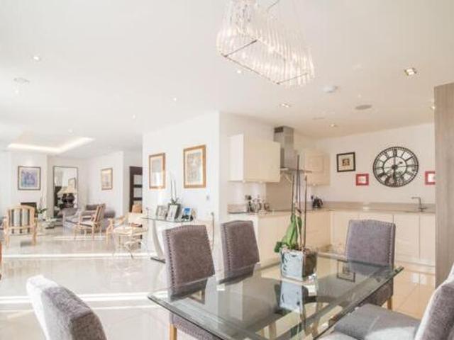 House for sale in Little Stanmore, Greater London