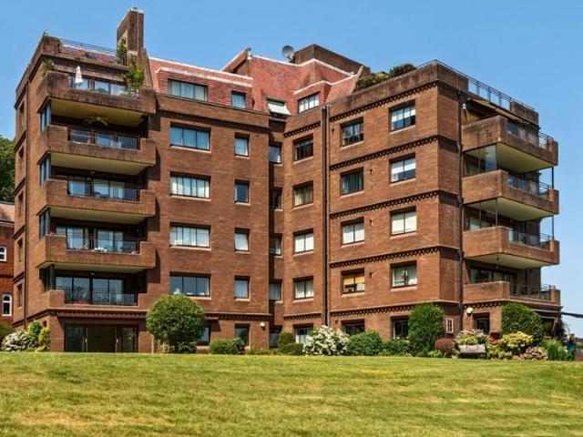 Apartment for rent in Haslemere, Waverley