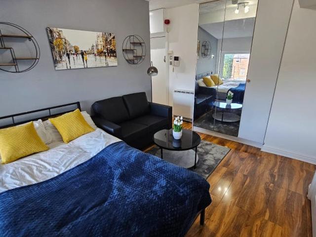 Studio for rent in Victoria Park, Manchester