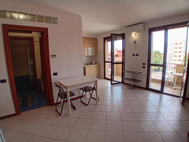 Monolocale in affitto a Municipio 9, Milano