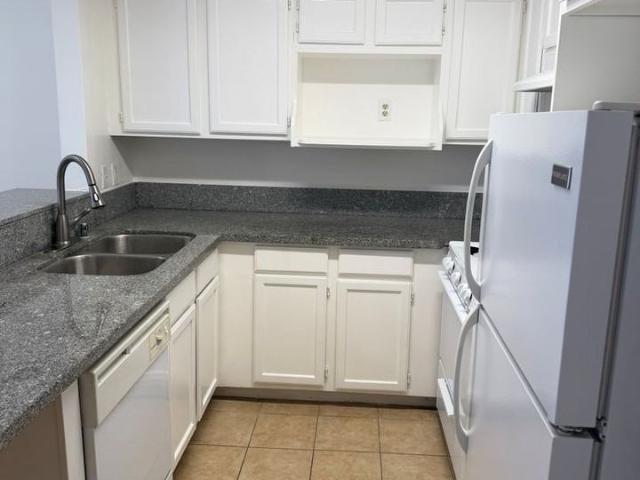 Apartment for rent in Canoga Park, California