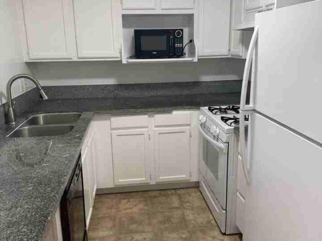 Apartment for rent in Canoga Park, California