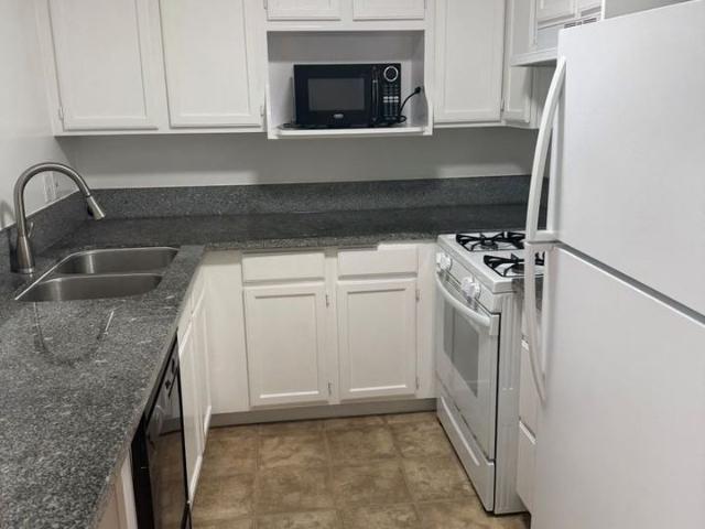 Apartment for rent in Canoga Park, California