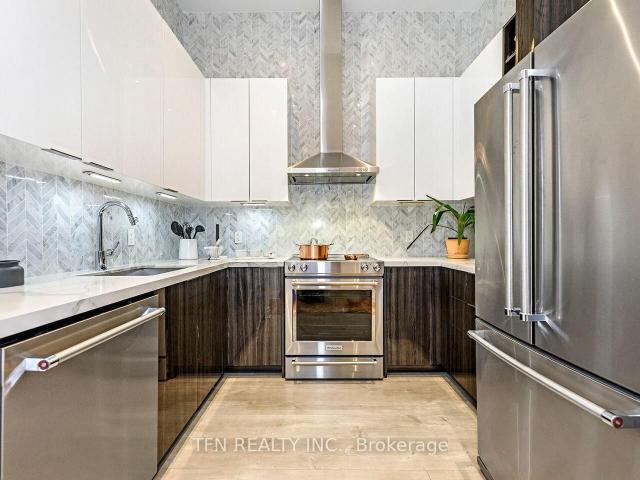 Condo for sale in Toronto, Golden Horseshoe